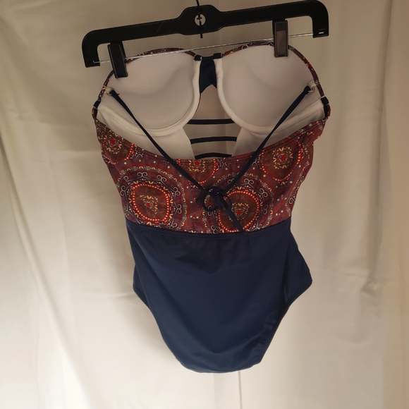 Bathing suit - Picture 2 of 2